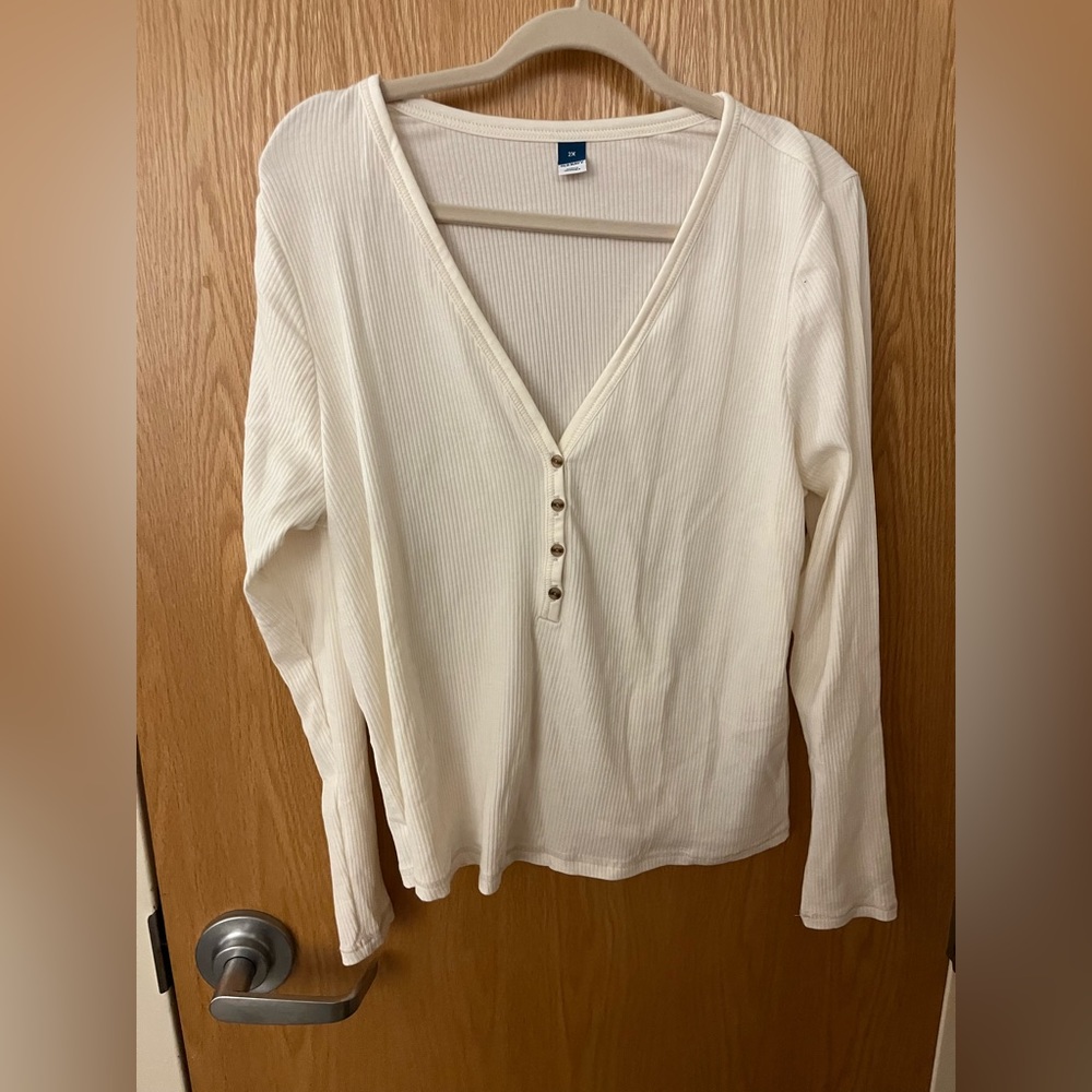Old Navy Cream Long Sleeve Tee